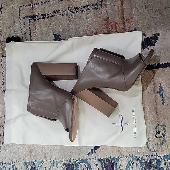 Pour La Victoire gray leather heeled mules - Picture 9 of 11
